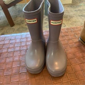 Hunter girls purple/lavender rain boots - size 8